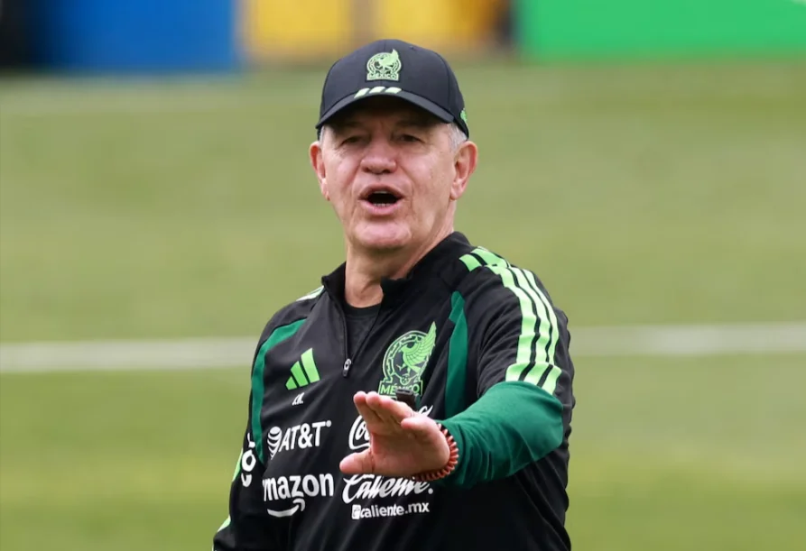 La-reacción-de-Javier-Aguirre-que-generó-dudas-a-días-del-debut-del-Tri-en-el-Mundial-2026-Infobae-06-08-2026_12_21_AM