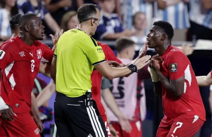 La-FIFA-contradijo-a-la-International-Board-por-la-roja-a-Breel-Embolo-en-Argentina-vs-Suiza-TyC-Sports-07-29-2026_01_53_AM